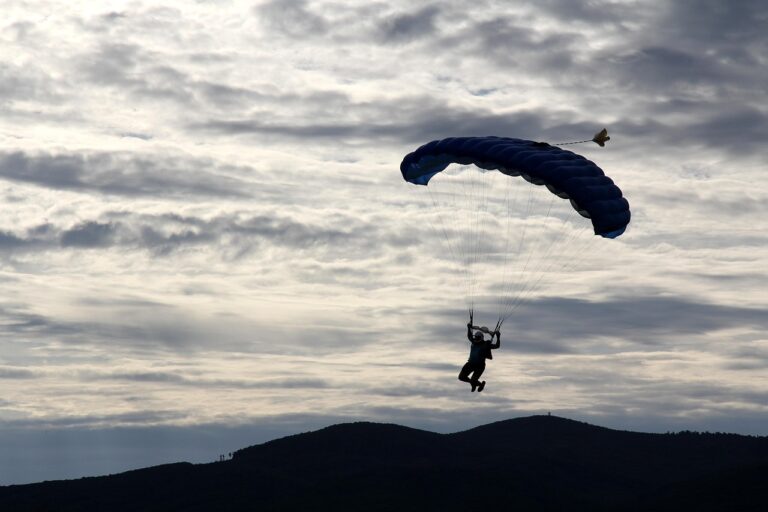 padák parašutista