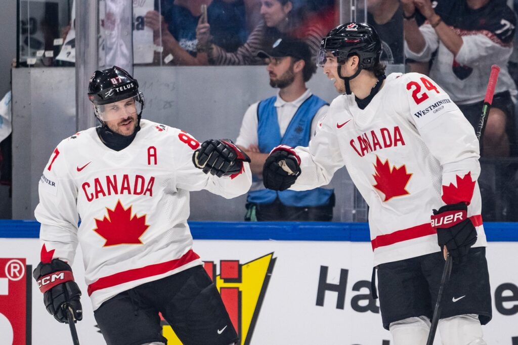 Sidney Crosby, Dylan Cozens