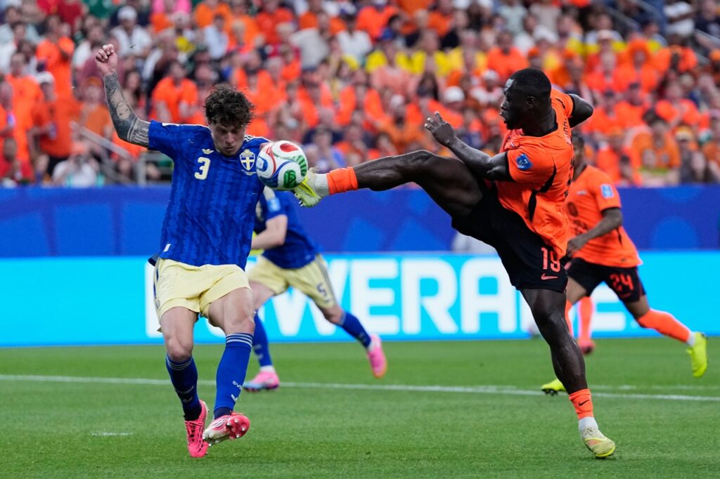 Victor Lindelof, Brian Brobbey