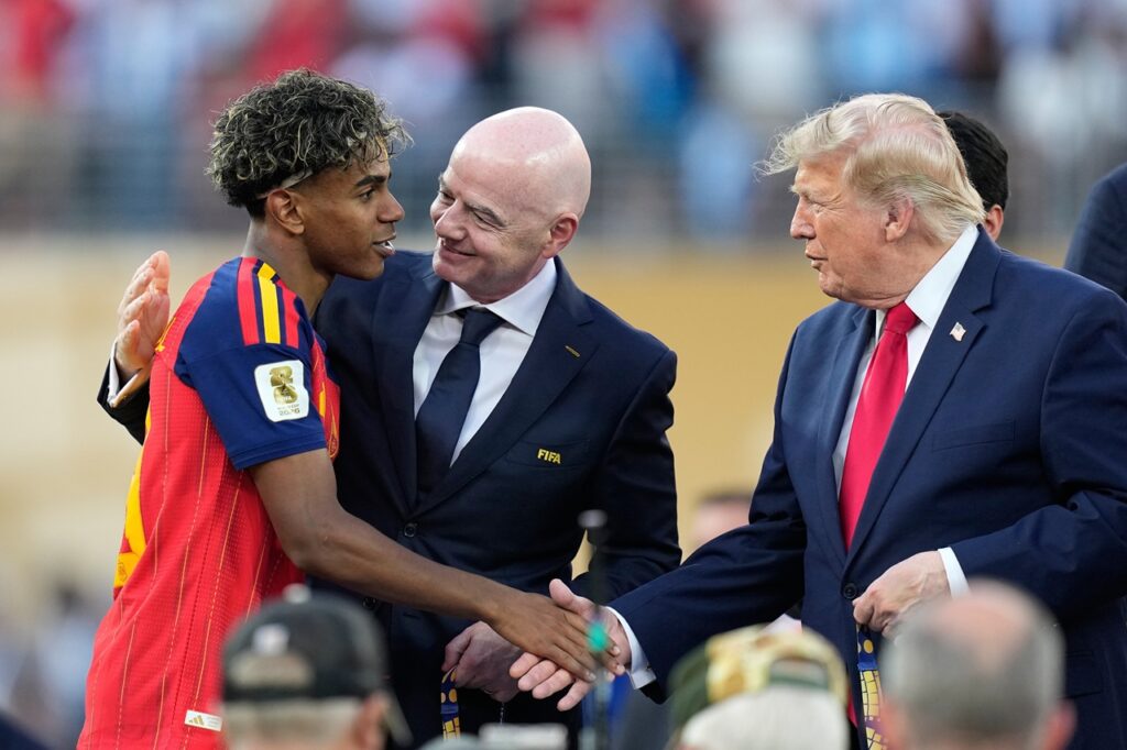 Lamine Yamal, Donald J. Trump
