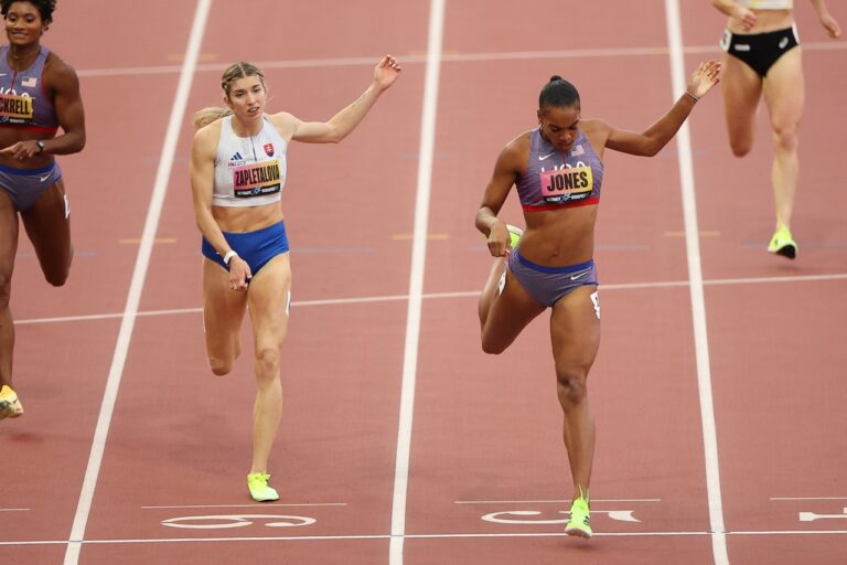 Jasmine Jonesová a Emma Zapletalová